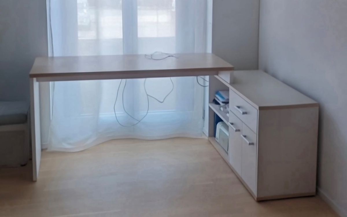 Bureaux: Grosser Eckschreibtisch, Eiche – Neuf (Voir description) à Schlieren par Jessi_Rui