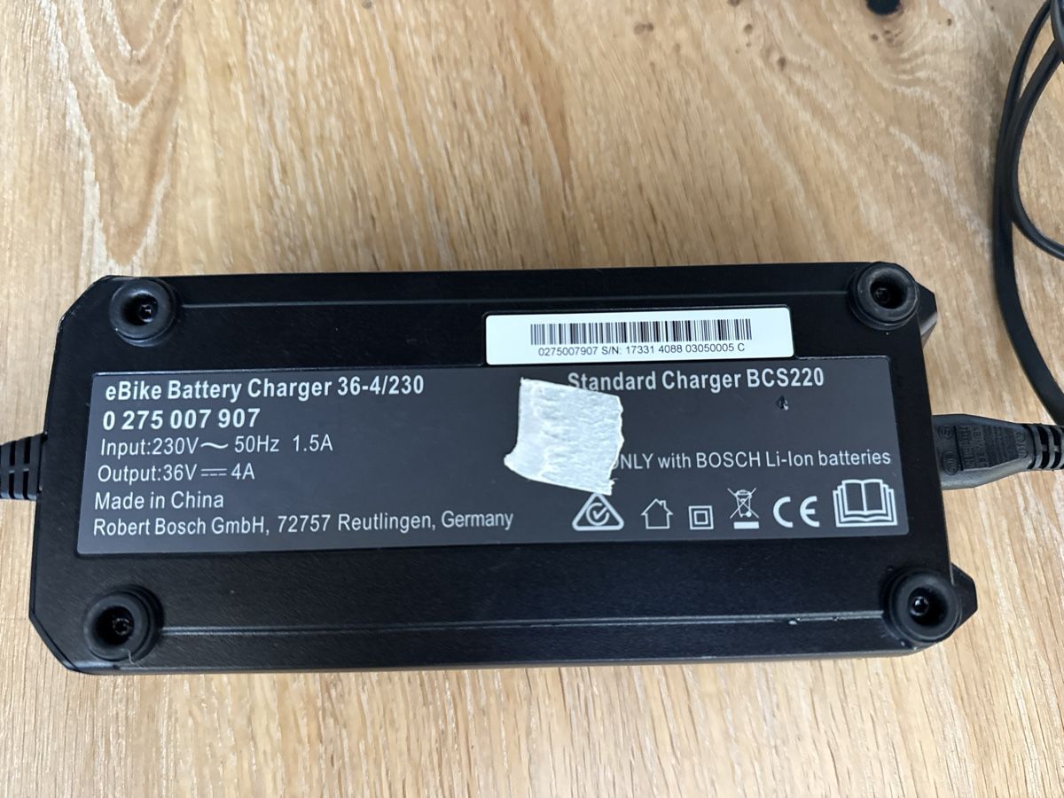 Bosch Akkus: Chargeur Bosch 4A BCS220 Scott Strike 2022 – Gebraucht aus Fleurier von salar 2