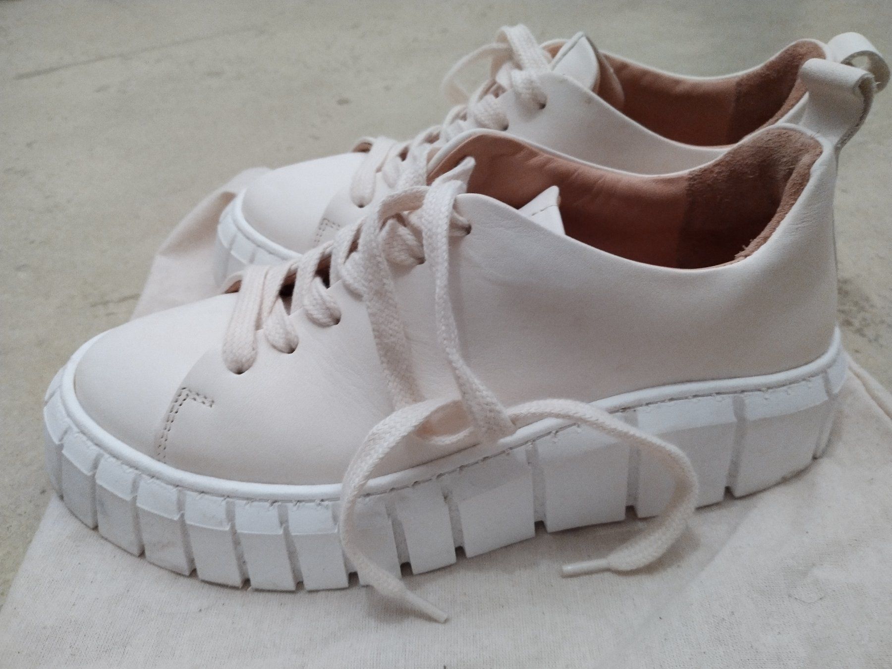 Damenschuhe: Sneakers Leder Hessnatur Grösse 36 – Gebraucht aus Laufen von luzie07 1