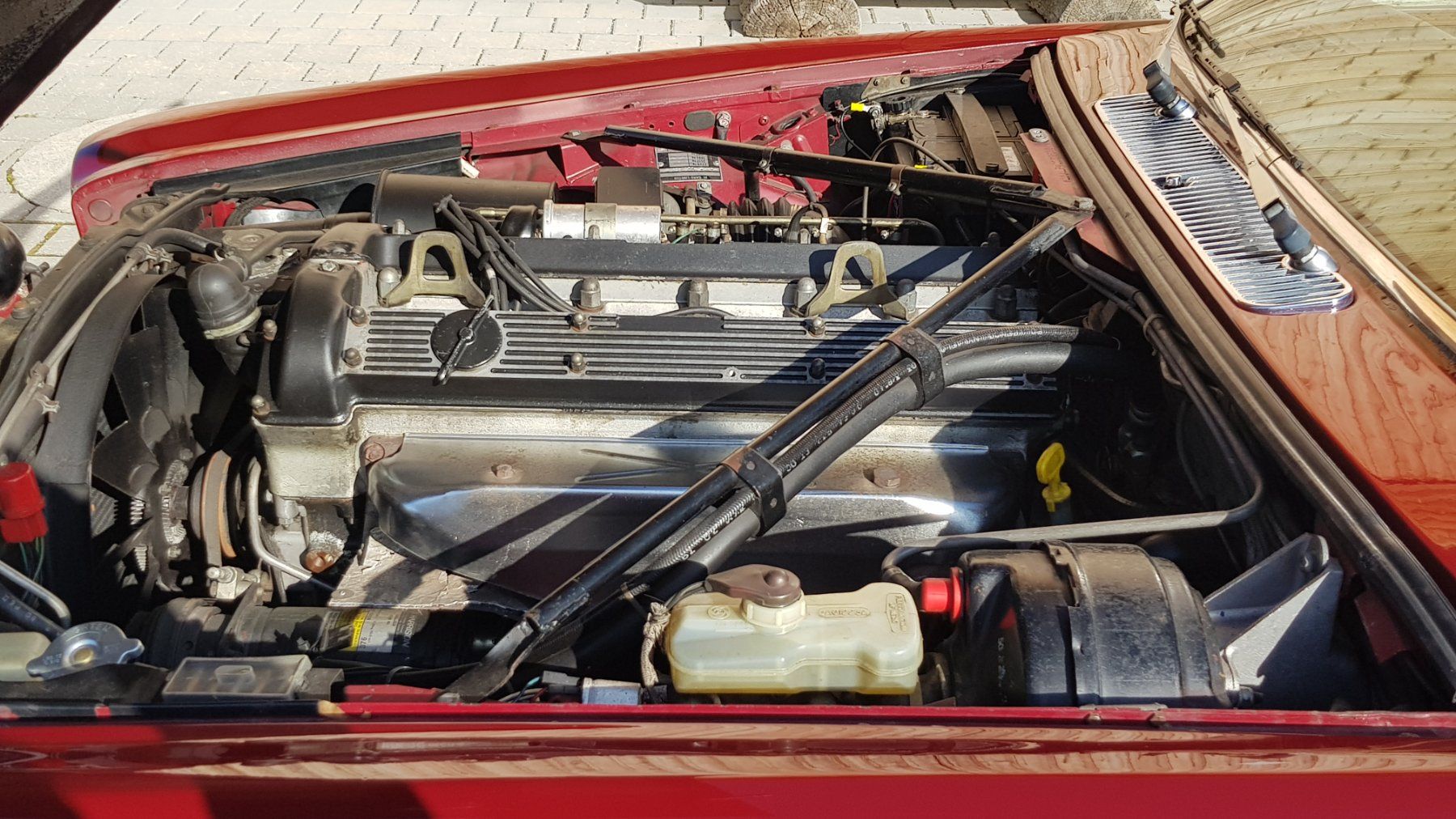 Jaguar Automobili: Jaguar XJ6 4.2 – Usato da Reinach AG venduto da Goldtimer 9