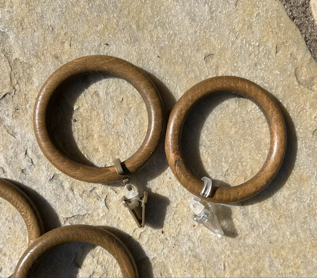 Altro per la casa: Vorhangringe Holz mit Clips  – Usato da Lengnau AG venduto da m5f1r9 2