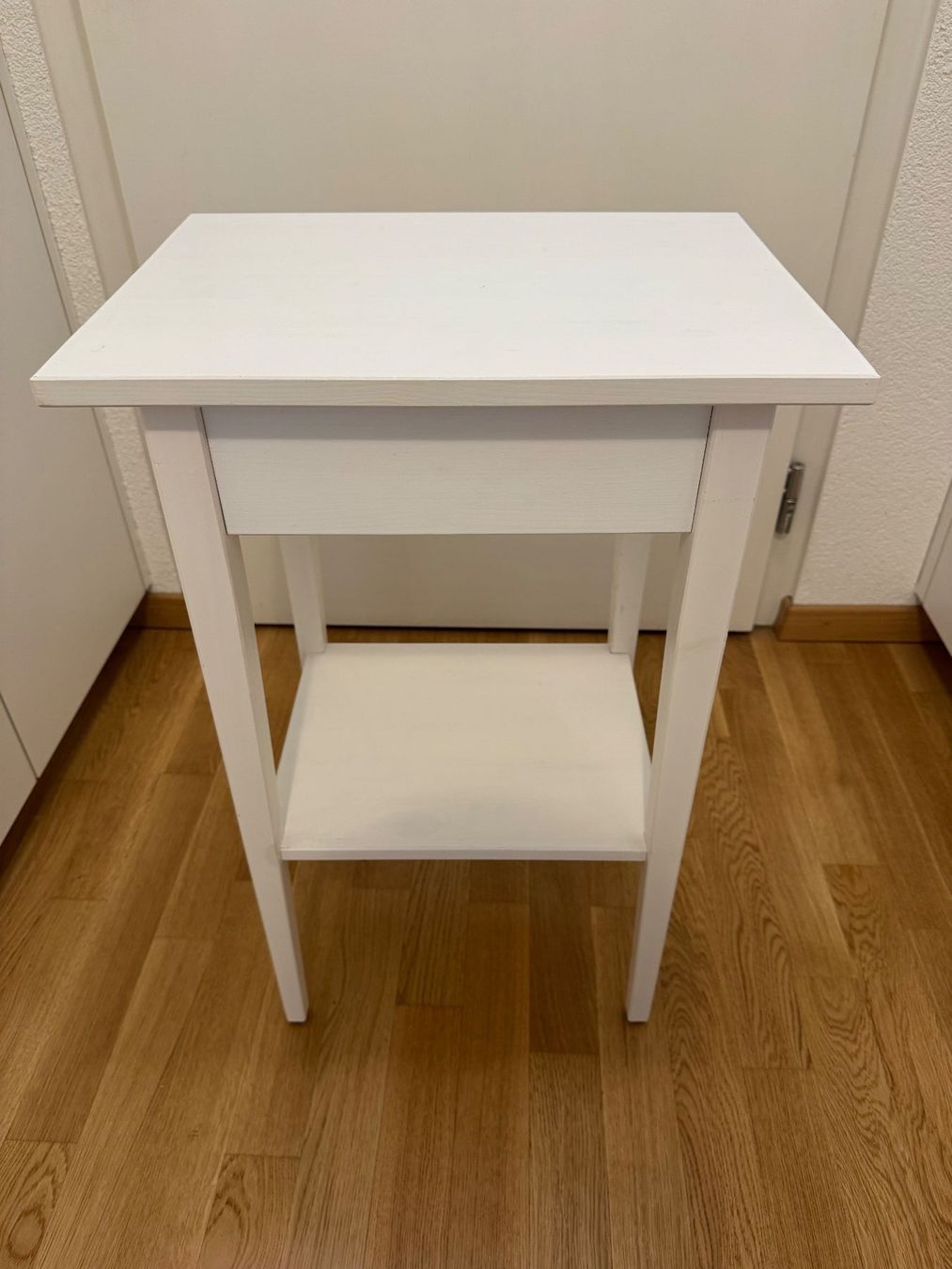 Ikea Tavoli: Ikea Hemnes Ablagetisch in weiß – Usato da St. Gallen venduto da gre_66hc 4