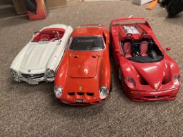 Voiture Ferrari et Mercedes