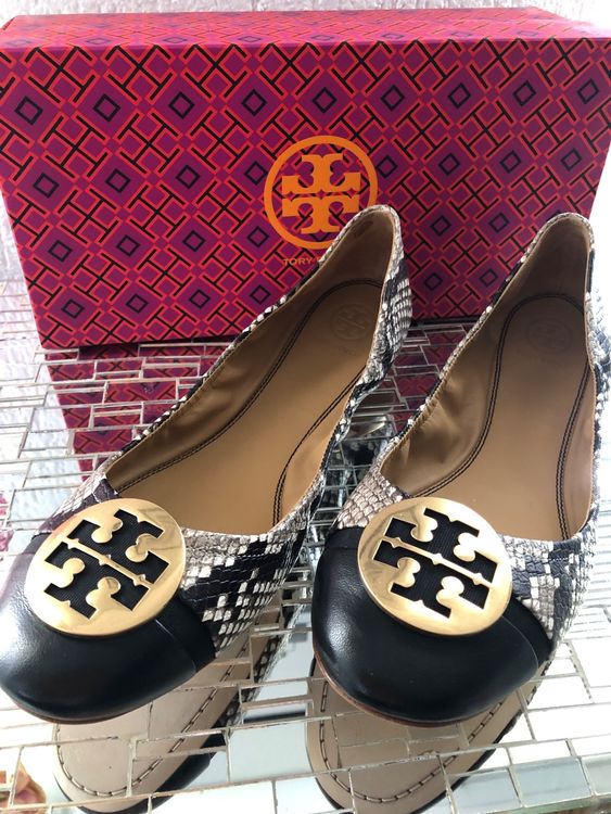 Elegantes Tory Burch Ballerina Fotos