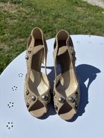 Escarpins Dior beige cloutés taille 37 