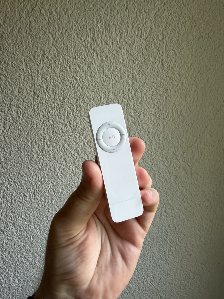 Apple Lettore multimediale portatile: Apple iPod shuffle 1st Gen 512MB – Usato da Zürich venduto da idbronskiy