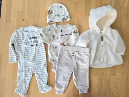 Baby Set und Pyjama