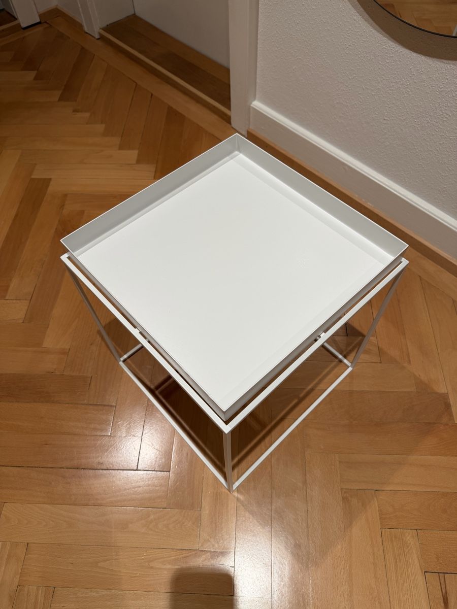 Comodini: Hay Tray Table / Beistelltisch 40x40cm – Usato da Zürich venduto da joa_6zjc 2