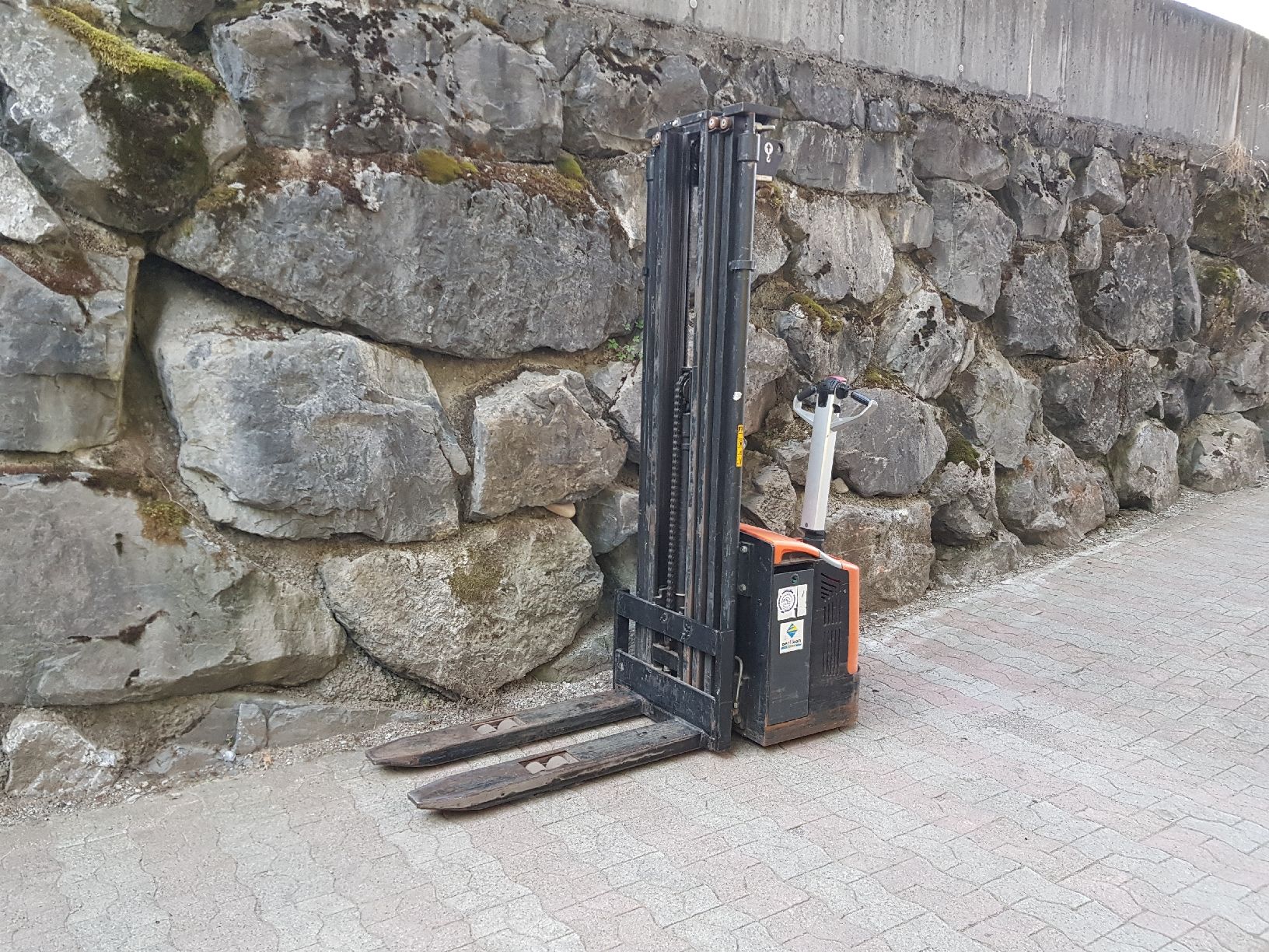 Carrelli elevatori e a forche: Rocla Stapler 1600 kg Ameise Deichselstapler Deichselgerät – Difettoso da Brunnadern venduto da p.....