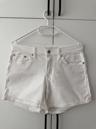 Weisse Denim Shorts von Levi's (Gr. W27)