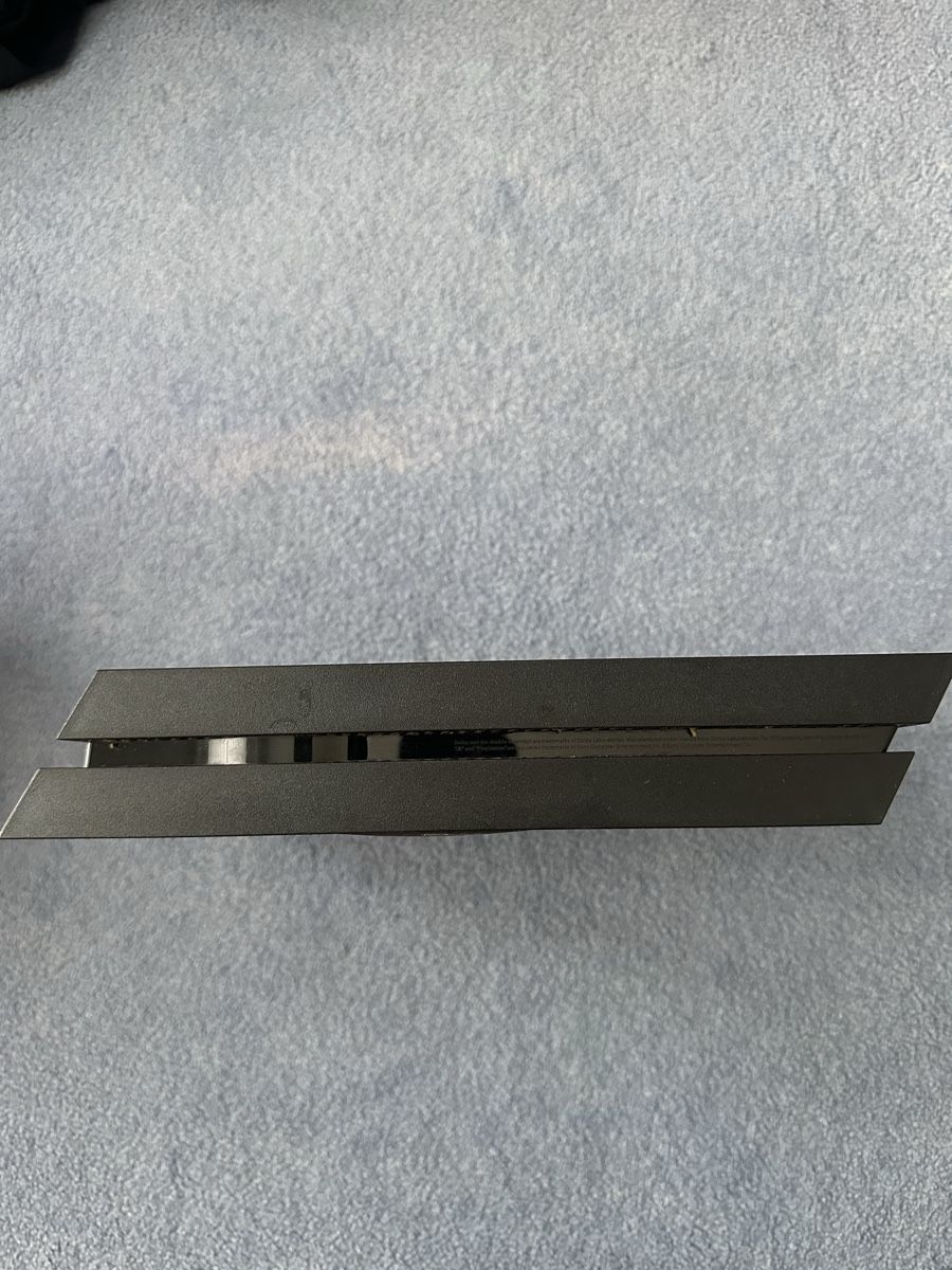 Sony Console: PS4 mit 2 Kontrollern und 8 Spielen – Usato da Wildegg venduto da loi_2nmj 1
