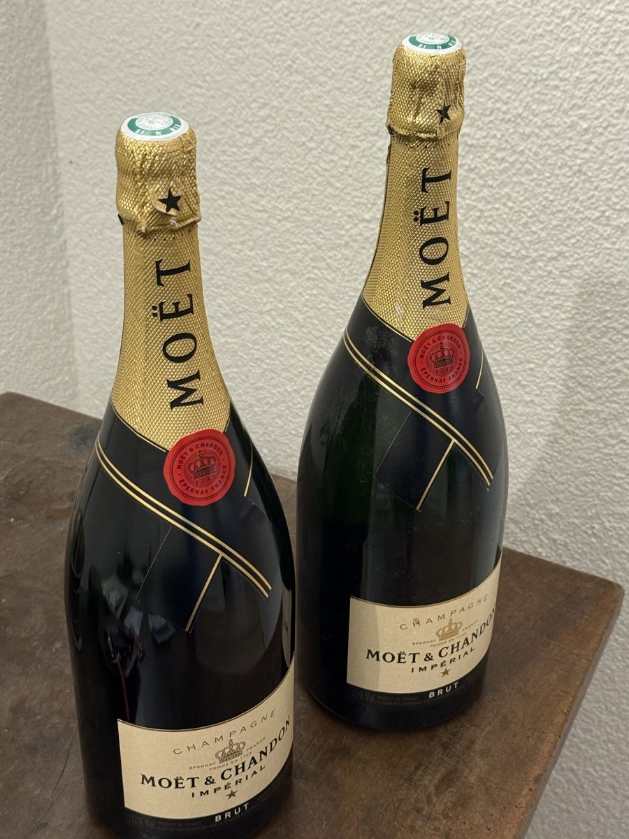 Moet Vino: 2 X MOET & CHANDON 1,5 Lt – Nuovo (secondo la descrizione) da Kilchberg ZH venduto da Dorian7 1