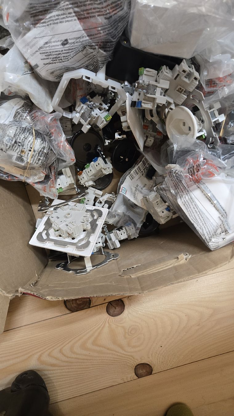 Feller Componenti elettronici: Feller Steckdosen Schalter Abdeckungen.Elektromaterial dive – Nuovo (secondo la descrizione) da reiden venduto da tinitus01 4