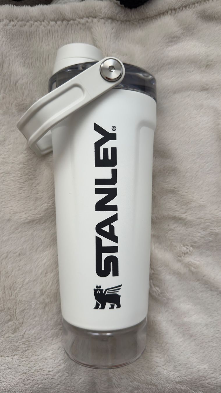 Stanley Borracce & Thermos: Stanley Shaker Weiss neuwertig – Nuovo (secondo la descrizione) da Wil SG venduto da lana_jess20
