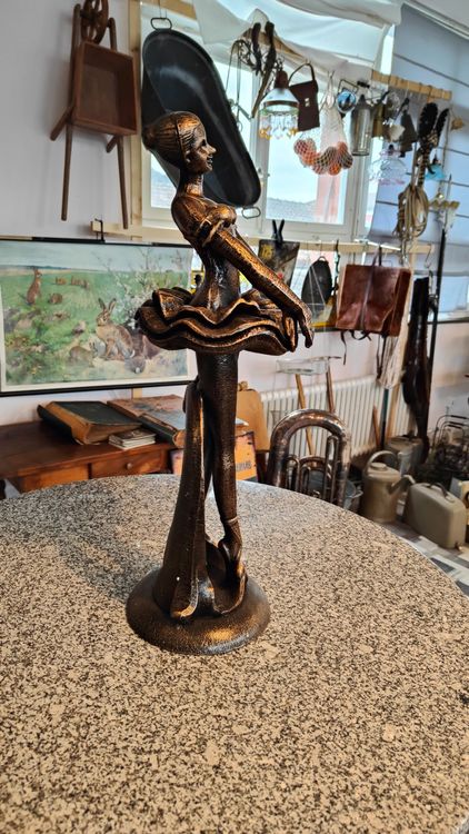 SEHR SCHÖNER HOLZTISCH AUF GUSSEISEN BEINE ANTIKER TISCH (Gebraucht) in