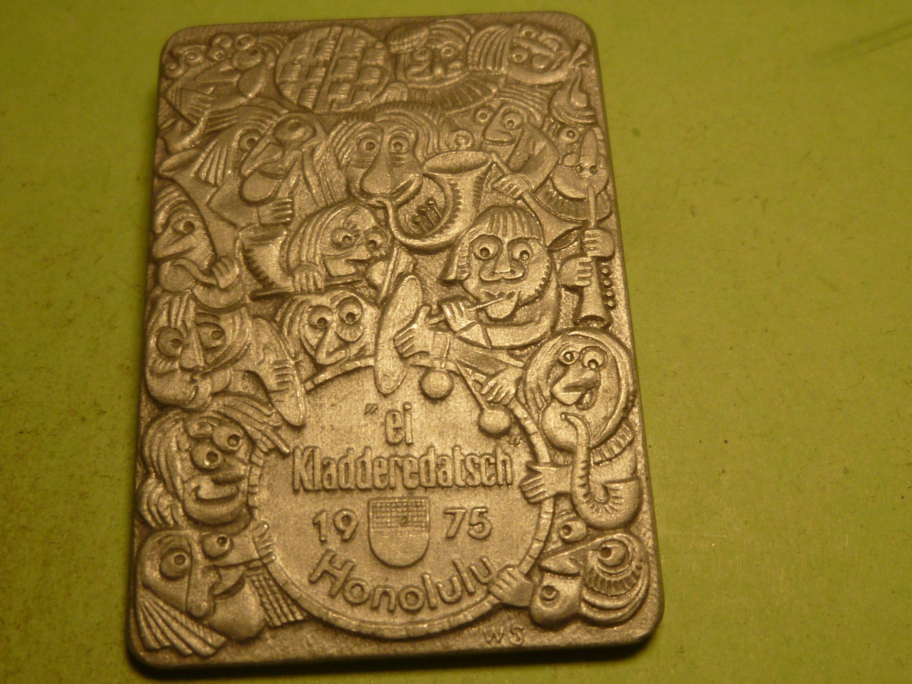 Placchette & Badge: HONOLULU 1975 ALU – Usato da Ried (Muotathal) venduto da Mandarin02