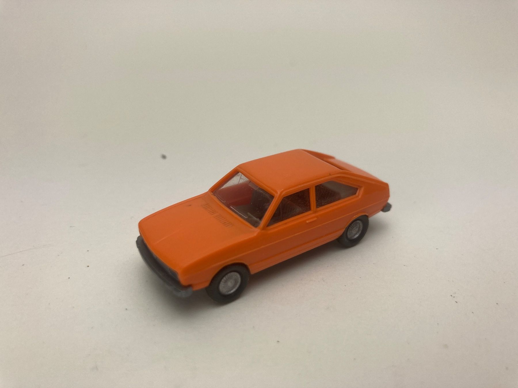 Wiking Modellini d'auto: VW Passat orange – Usato da Elm venduto da Wikmtz