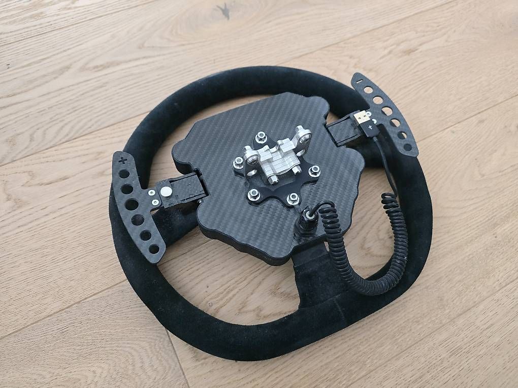 Tutti gli attrezzi: FiTech Sparco L360 mit Custom ButtonBox – Usato da Hombrechtikon venduto da KgDingeling 4