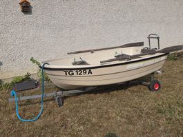 Ruderboot Terhi 245 mit Slipwagen