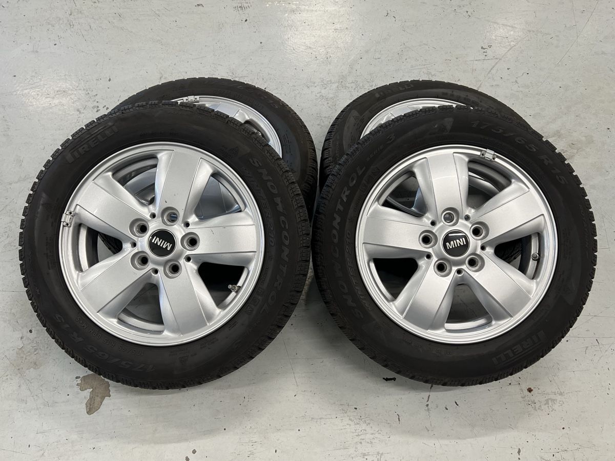 Mini Felgen: Winterkompletträder Mini Cooper 175/65/15 – Gebraucht aus Hünenberg von Auto-Klinik01