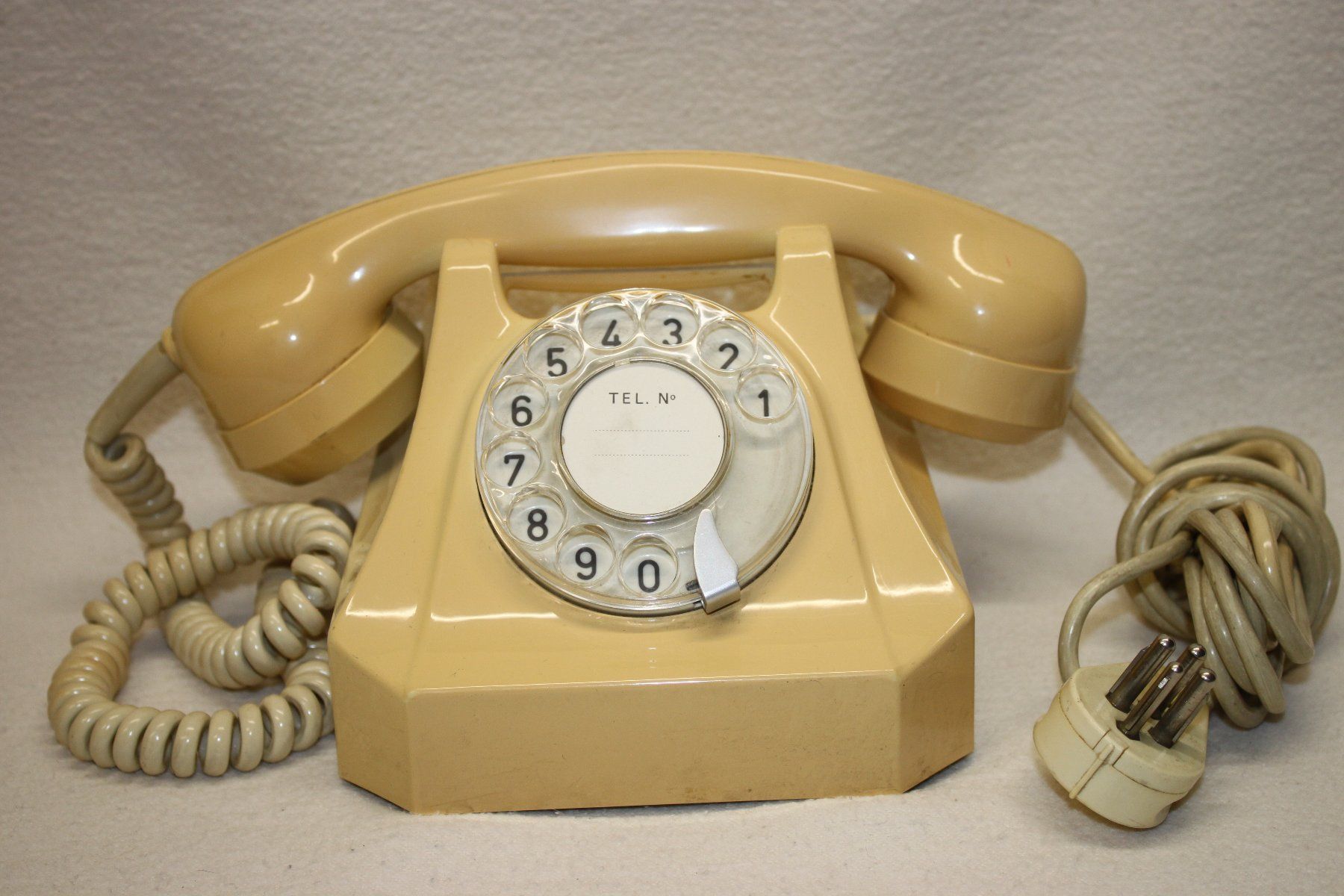 Telefoni: Antikes Tisch Telefon – Usato da Thun venduto da Fbchm