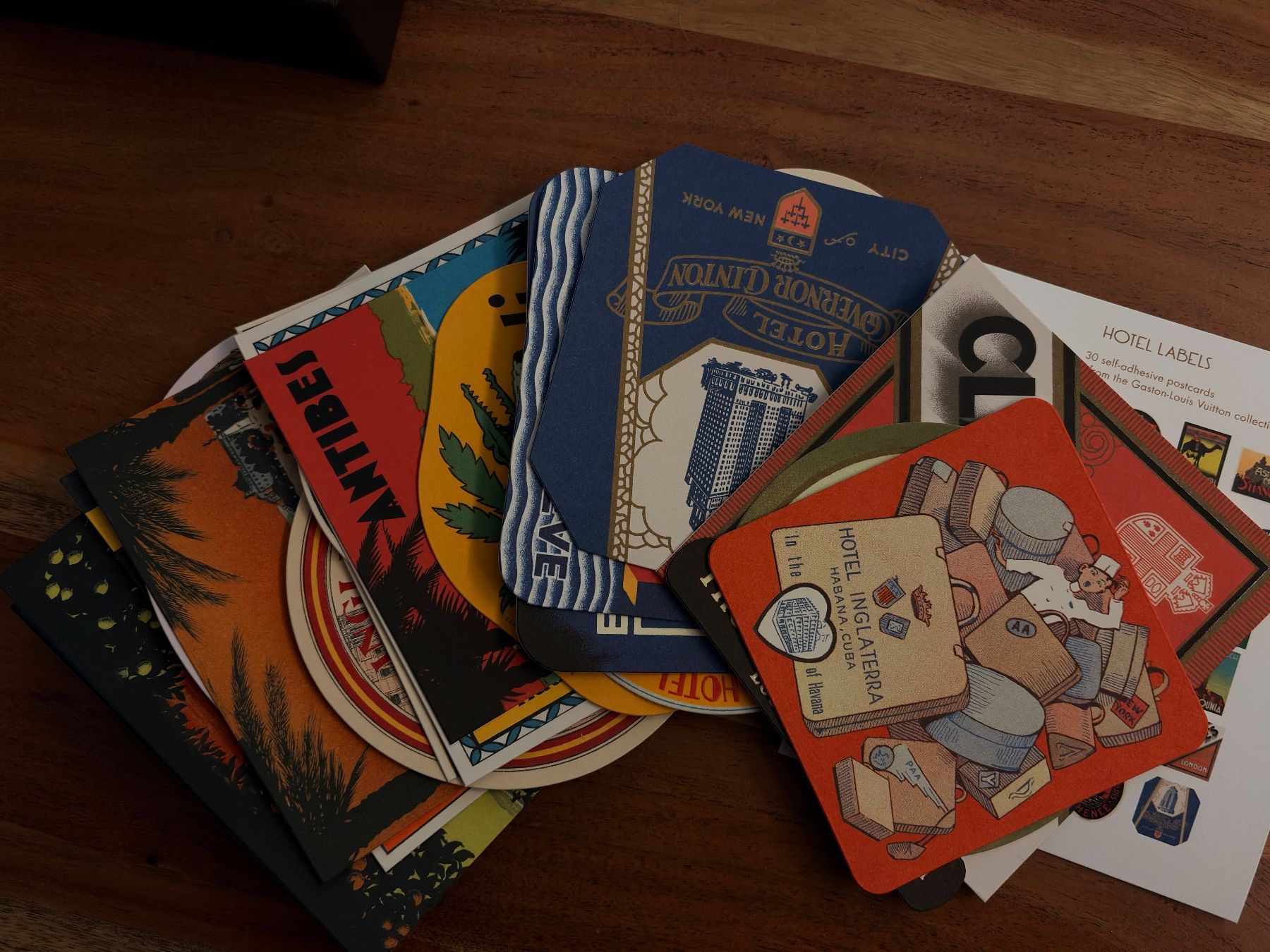 Cartes postales: Louis Vuitton Postcard-Set NEU – Neuf avec emballage d'origine à St. Moritz par Capricorn88