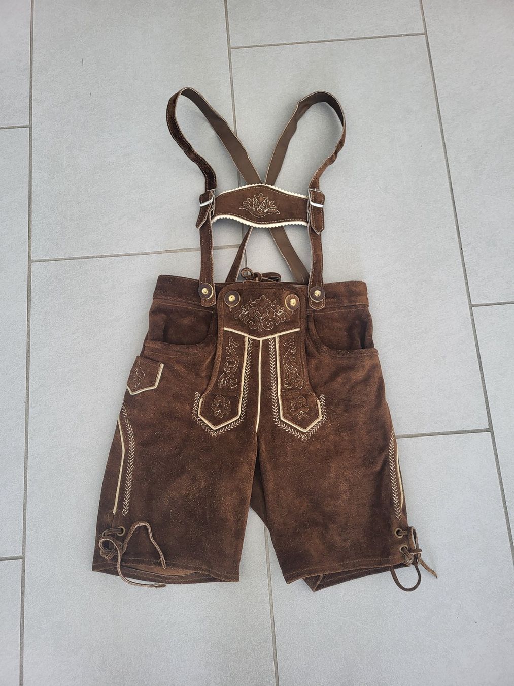 Pantaloni: Lederhose Tracht gr. 116 – Usato da Boswil venduto da i12i