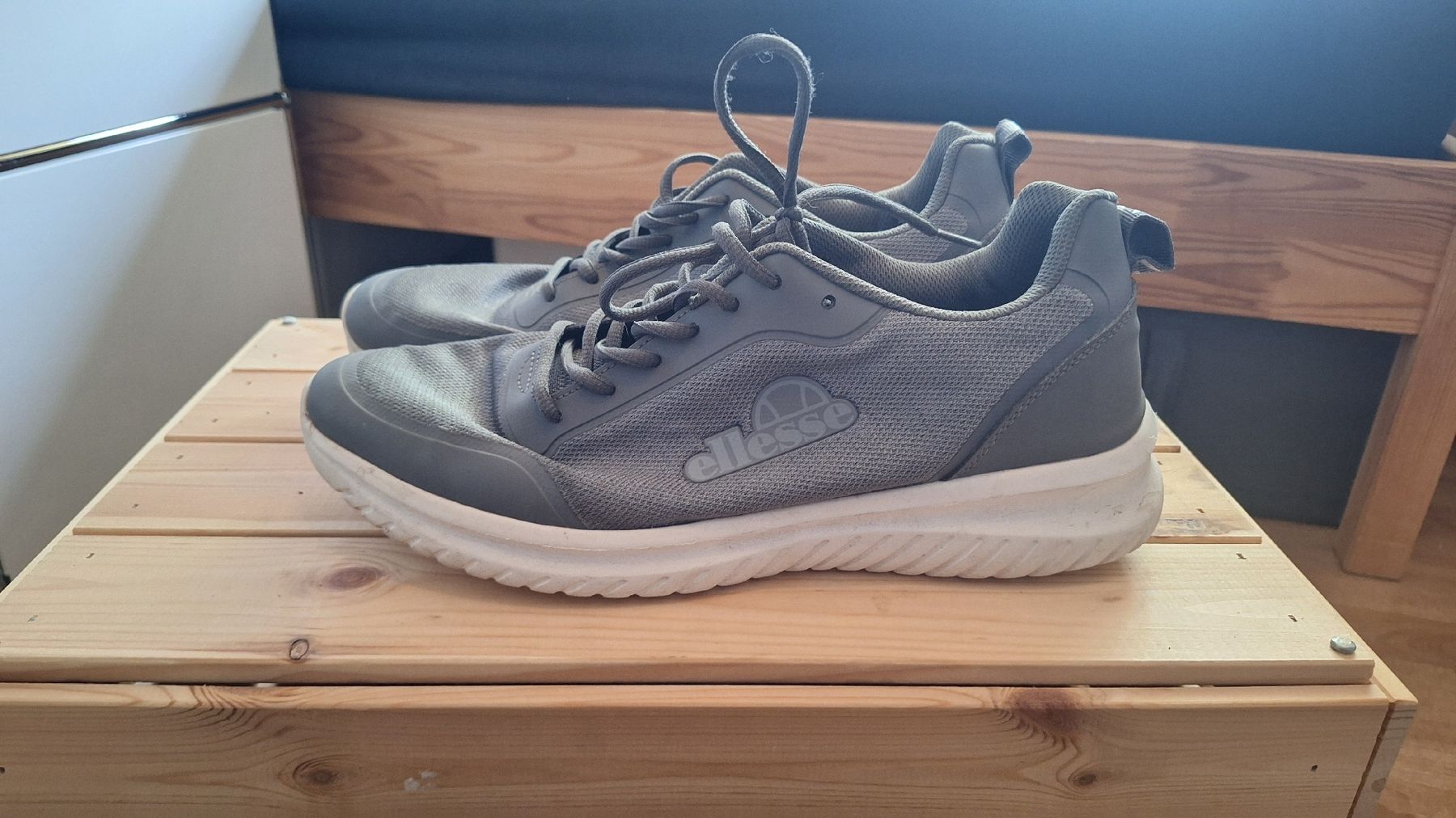 Ellesse Herrenschuhe: Ellesse Turnschuhe / Sneaker Grau Grösse 45 – Gebraucht aus Winterthur von _lxeah