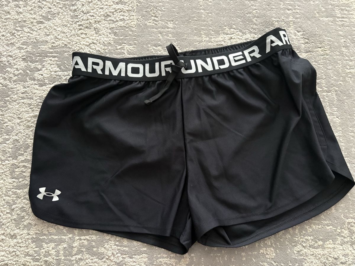 Under Armour Hosen: Under Armour Shorts, YXL – Gebraucht aus Zürich von Anushka86