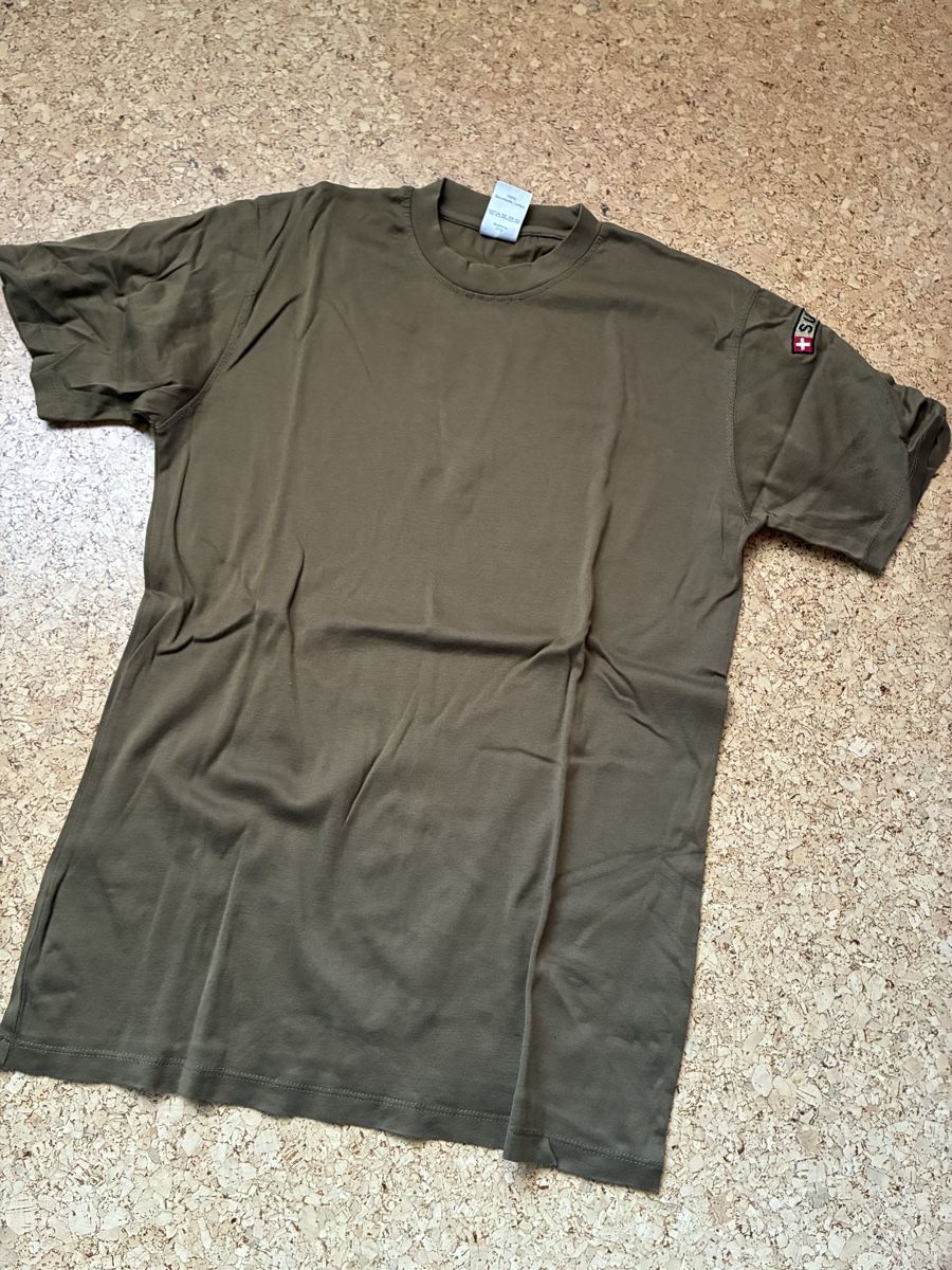Schweizer Armee T-shirt: Militär Tshirt – Nuovo (secondo la descrizione) da Savognin venduto da idb_gcn2