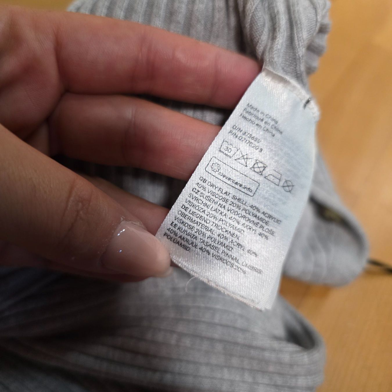 Tops: Top mit Rippmuster, hellgrau, Gr. M, neuwertig – D'occasion à Wald ZH par CapLux 3
