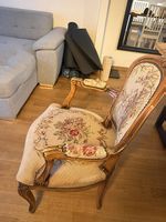 Vintage Polstersessel mit floraler Gobelin-Stickerei