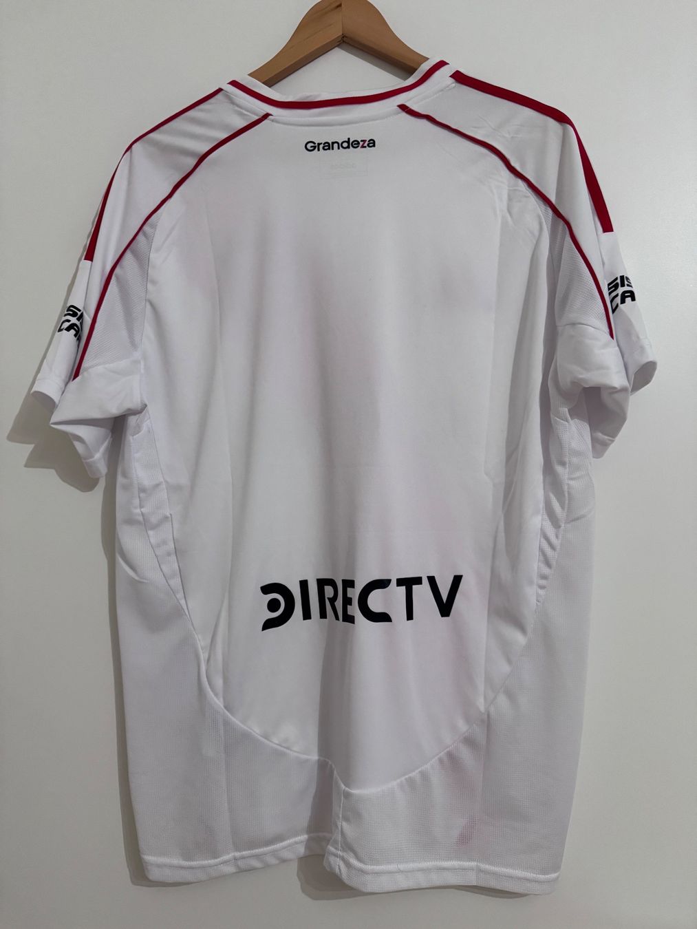 Leibchen & Hosen: Trikot River Plate, weiss, Grösse L – Gebraucht aus Thun von Dvddealer 1