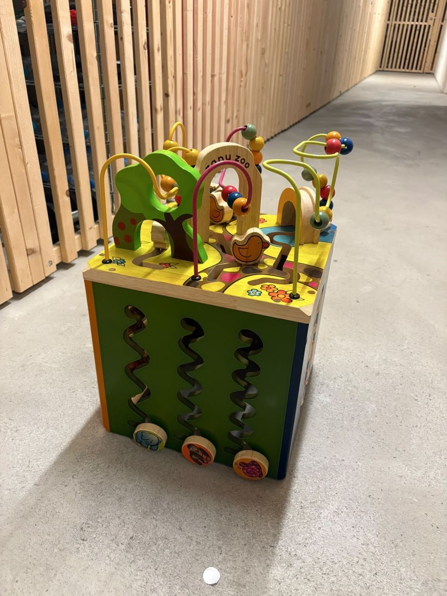 Jouets: Activity Cube with beads, animal figures, and doors – D'occasion à Basel par gronzoni 1