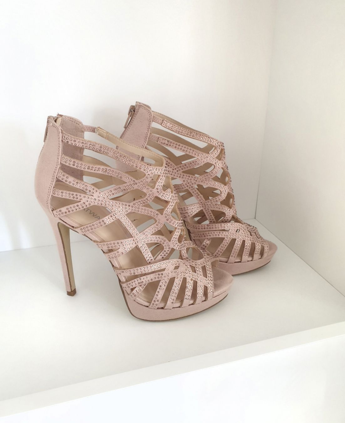 Damenschuhe: Sandaletten Rosa- Haut farbe Grösse 38  – Neu (gemäss Beschreibung) aus Luzern von Kethi_kris1705