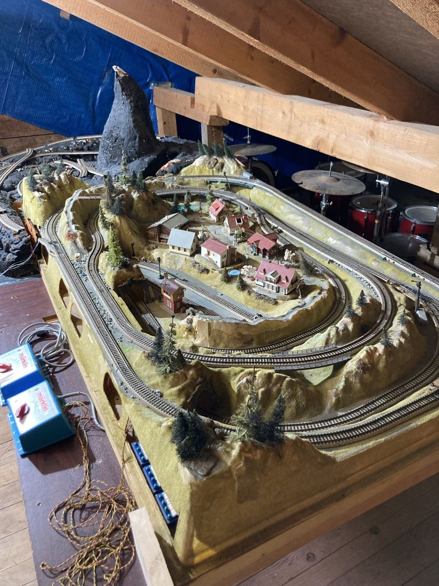 Märklin Modelleisenbahnen: Märklin Modelleisenbahn Spur H0 – Defekt aus Ruswil von Ebwidi