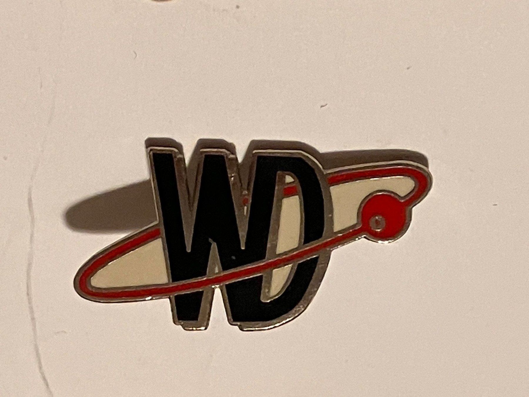 Placchette & Badge: 1 Pin WD – Usato da Basel venduto da djwwpp