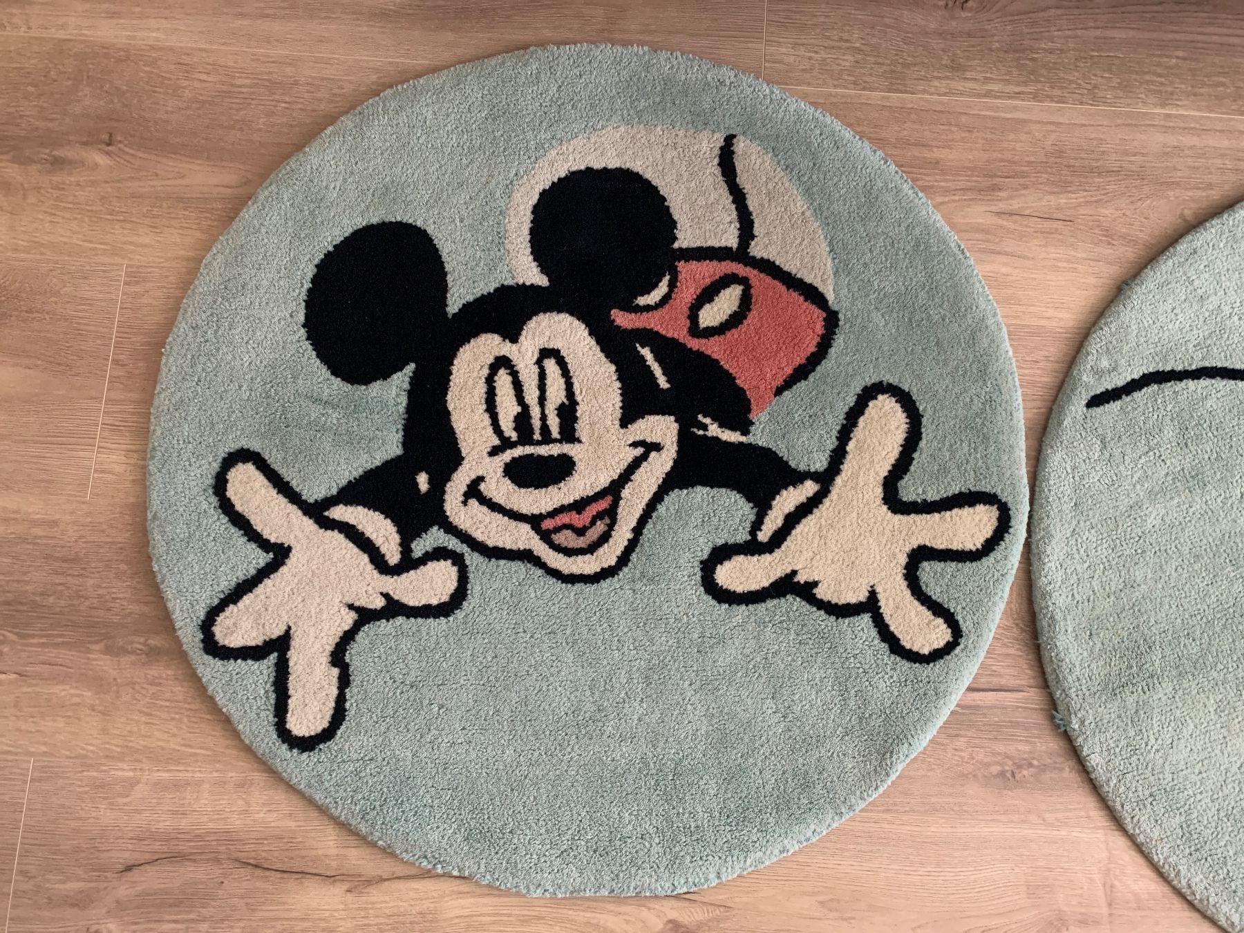 Tapis: Deux tapis ronds, épais, Mickey Mouse Disney – D'occasion à St-Imier par gui_6b6f 2