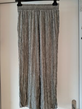 Luftige Sommerhose mit Streifen - Grösse S - Top Zustand!