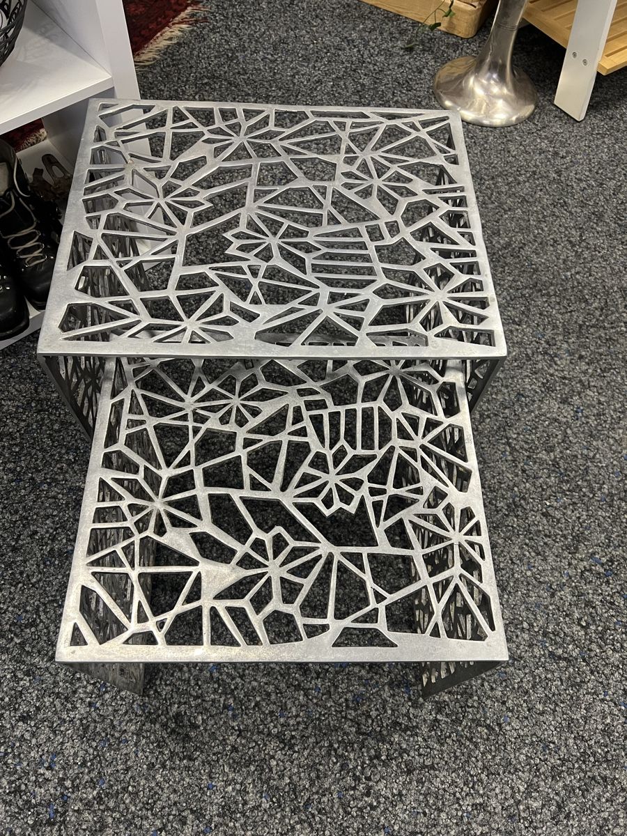 Tavoli: Originelle Satztische, Metall Silber – Usato da Rorschach venduto da TrendyDeals 3