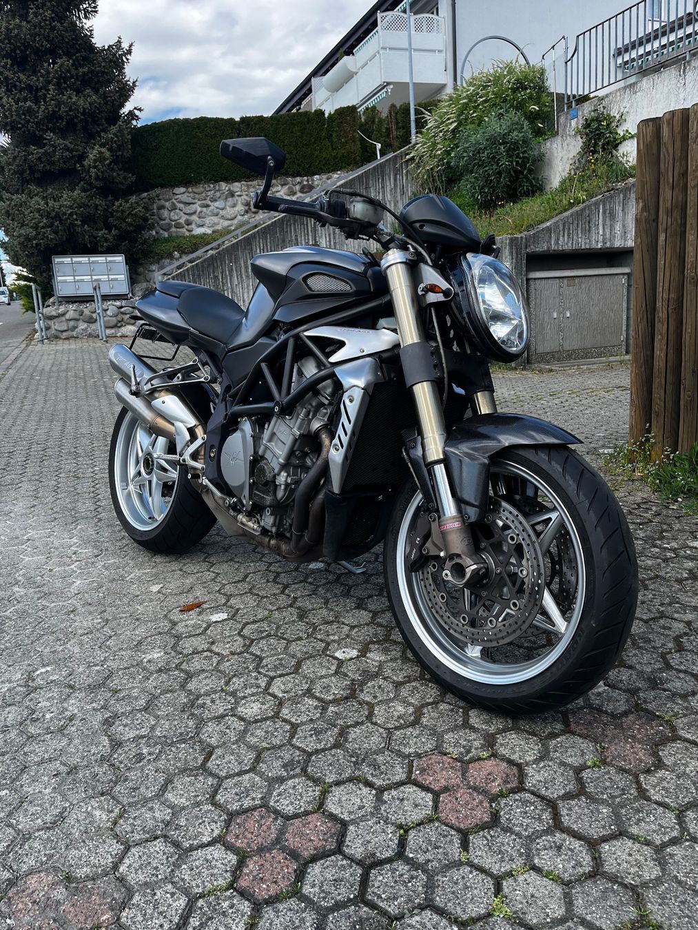 MV Agusta Strada: MV Agusta F4 Brutale 750s – Usato da Zufikon venduto da jes_vfd5 3