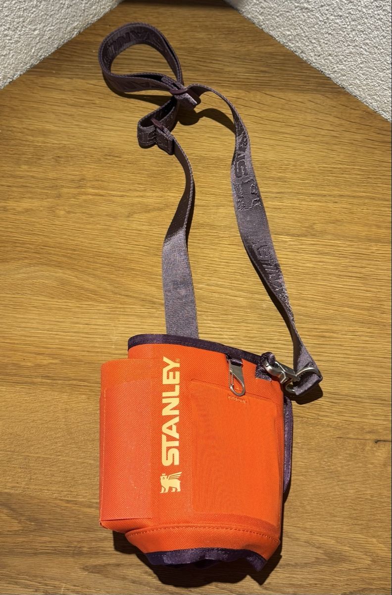 Stanley Borse: Stanley Quencher Carry Bag – Nuovo (secondo la descrizione) da Dinhard venduto da emi_6jdk