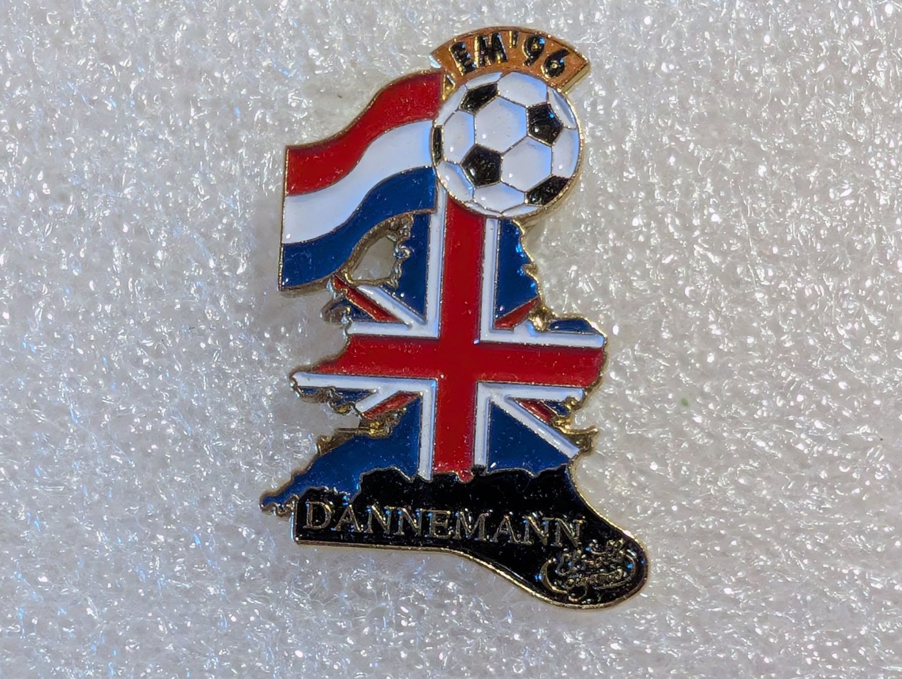 Placchette & Badge: Ansteckpin 278: Uefa EM 1996 – Usato da Oppligen venduto da Pin-Fall-Shop