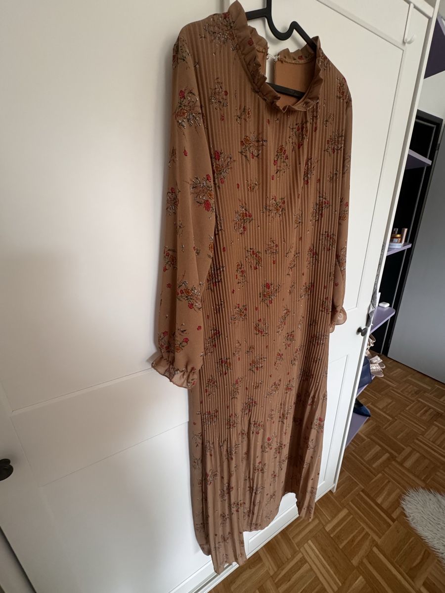 Vestiti: Robe longue fleurie taille M/L – Usato da La Chaux-de-Fonds venduto da Sabinchenn 4
