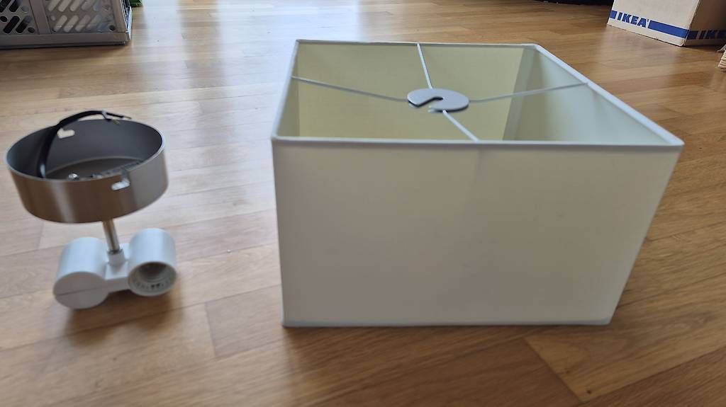 Lampadari & plafoniere: Weisse, viereckige Deckenlampe, 30x30cm – Usato da Sevelen venduto da SSinaWWieland