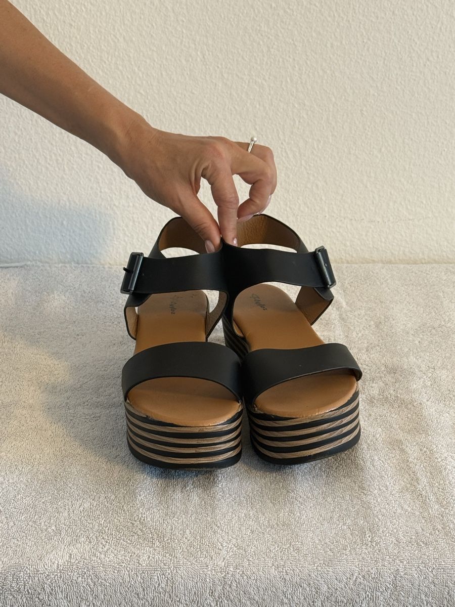 Chaussures femmes: Plateau-Sandalen Gr. 41 – D'occasion à Affoltern am Albis par yumalee