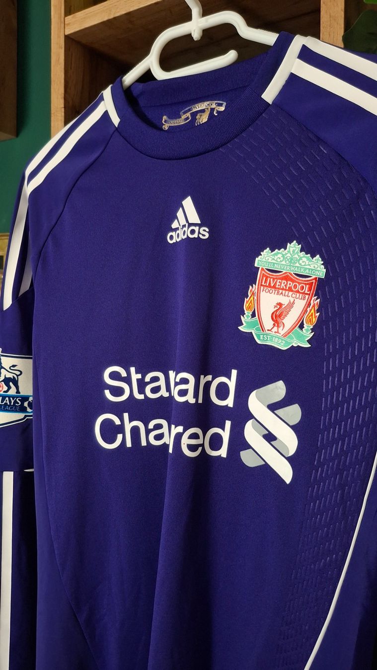Liverpool Fc Canottiere & Pantaloni: Liverpool FC player version techfit 2010 2011 adidas – Usato da Yverdon-les-Bains venduto da flo_8fgr 2