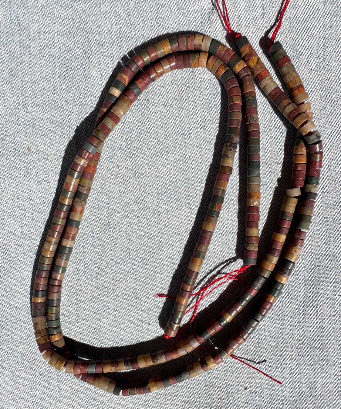 Catenine: Picasso Jaspis    Schlangen - Form    4mm    76cm top Farben – Nuovo e nell'imballaggio originale da Leuggern venduto da gemshow 1