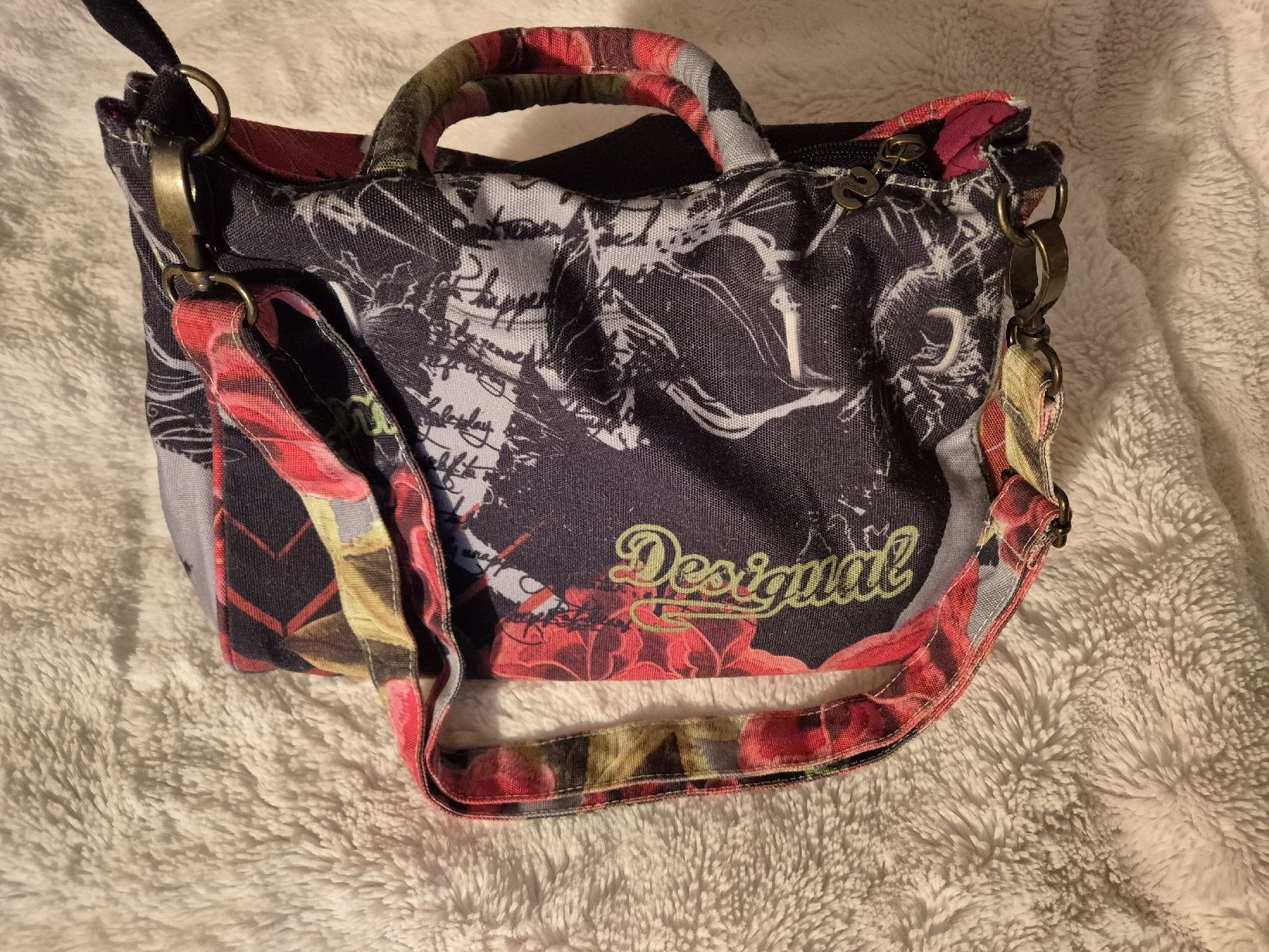 Desigual Taschen für Damen: Desigual Umhängetasche – Gebraucht aus Thalwil von Briscolina