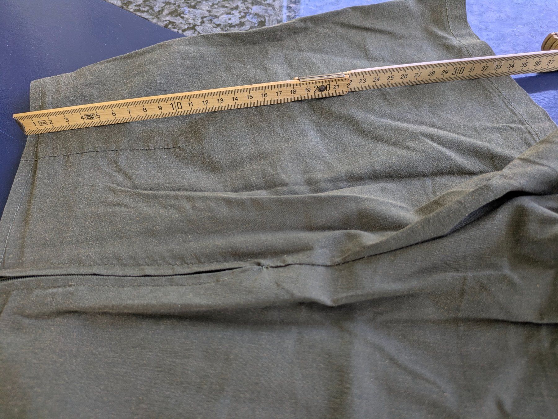Pantaloni: Olivgrüner Minirock/Shorts – Usato da Adlikon venduto da Match62 5